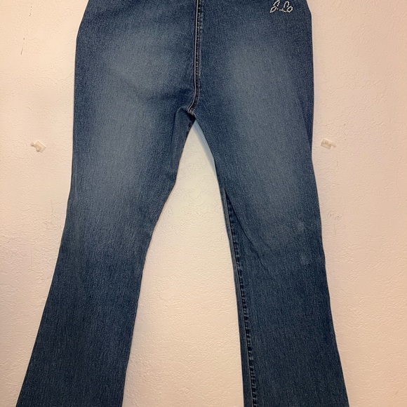 jlo - Picture 1 of 6